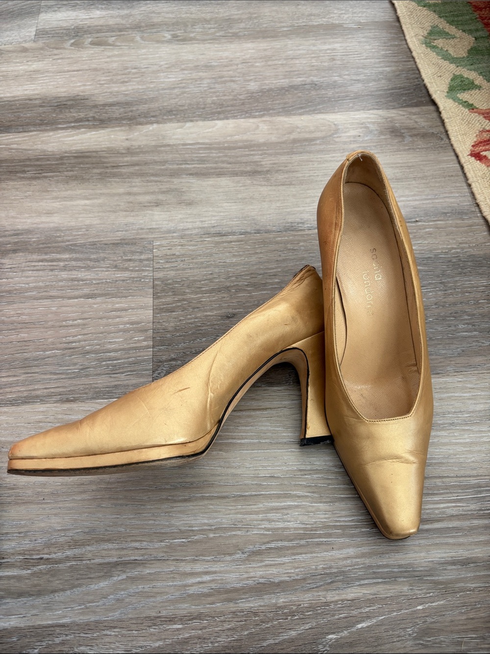 Sacha London Gold Women's Pointed-Toe Pumps - Classic Dress Heels Sz 7.5